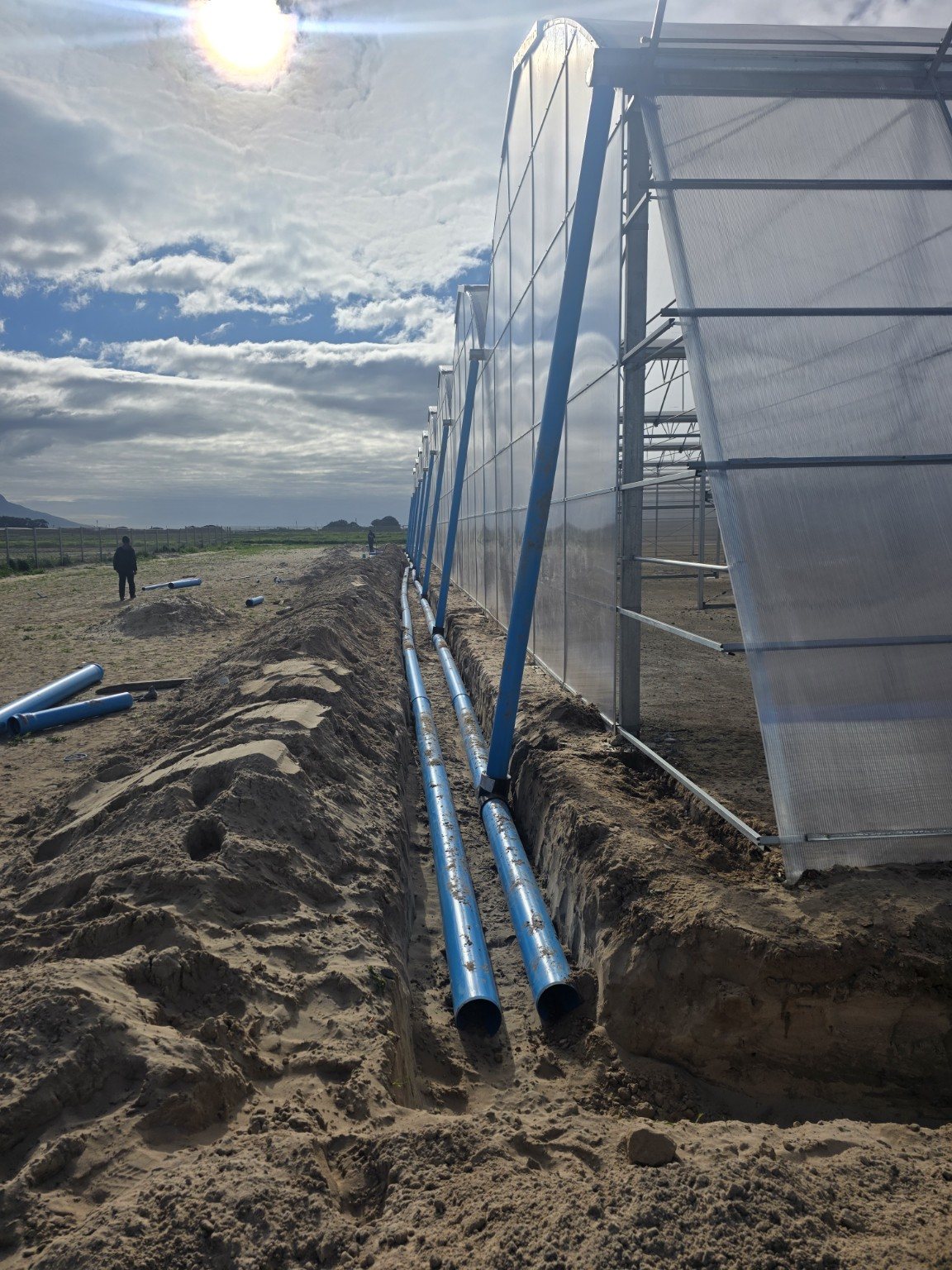 Greenhouse irrigation installation