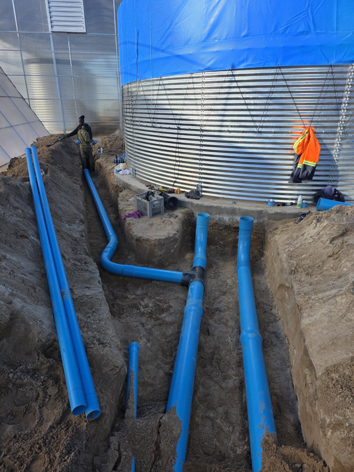Irrigation earthworks and agricultural installation